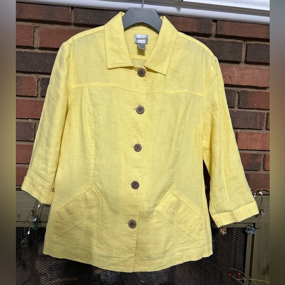 🛍️ Chico’s new never worn yellow button front shirt jacket with excellent con.
